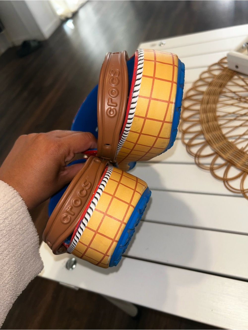 Men’s woody toys story crocs - Picture 6 of 7